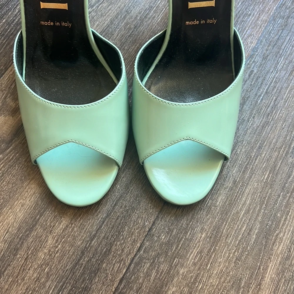 Gucci Patent Heels - Picture 5 of 10